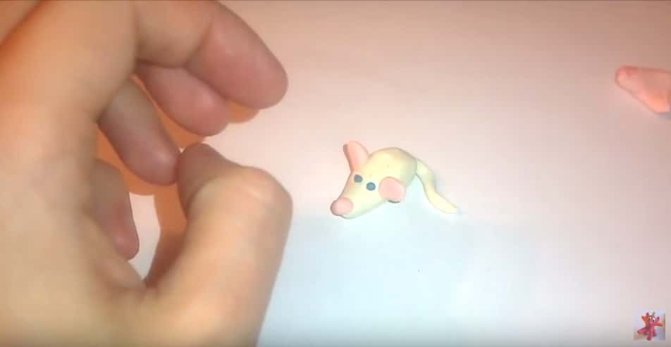 Plasticineden plasticine - çocuklar için heyecan verici bir ders Plasticineden plasticine - çocuklar için heyecan verici bir ders